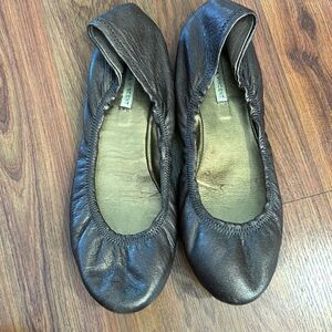 Cynthia Vincent bronze ballet flats size 8